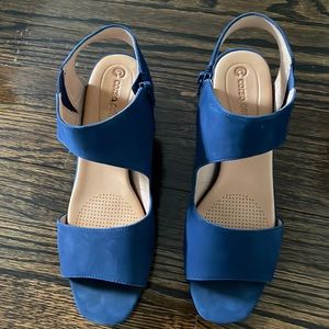 Corso Como Navy Sandals. Size 91/2-41 Navy patent heel.